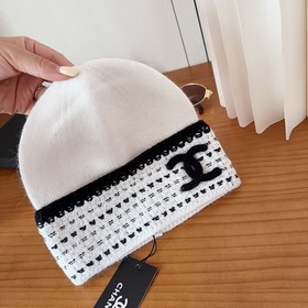 На официальном сайте Chanel появилась 