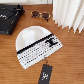 На официальном сайте Chanel появилась 