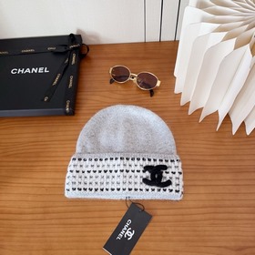 На официальном сайте Chanel появилась