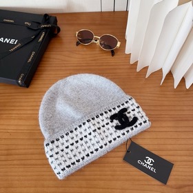На официальном сайте Chanel появилась 