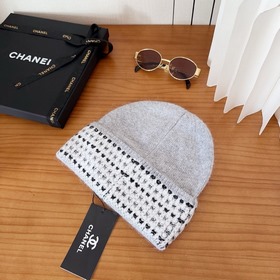 На официальном сайте Chanel появилась 