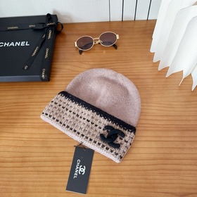 На официальном сайте Chanel появилась 