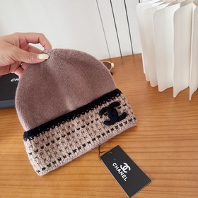 На официальном сайте Chanel появилась 