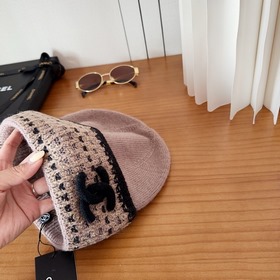 На официальном сайте Chanel появилась 