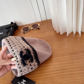 На официальном сайте Chanel появилась 