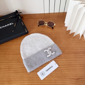 На официальном сайте Chanel появилась 