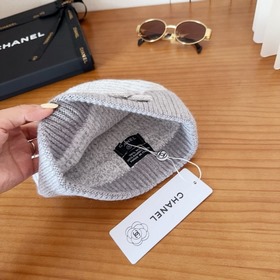 На официальном сайте Chanel появилась 