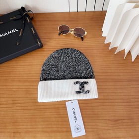 На официальном сайте Chanel появилась