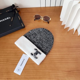 На официальном сайте Chanel появилась 