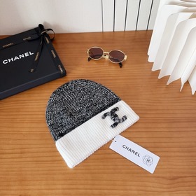 На официальном сайте Chanel появилась 