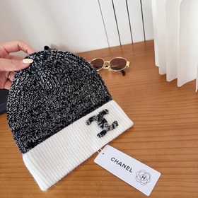 На официальном сайте Chanel появилась 