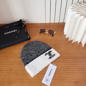 На официальном сайте Chanel появилась 