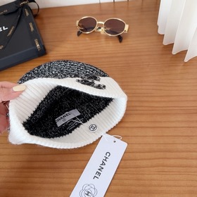 На официальном сайте Chanel появилась 