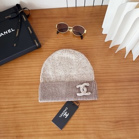 На официальном сайте Chanel появилась