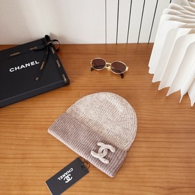 На официальном сайте Chanel появилась 