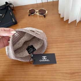 На официальном сайте Chanel появилась 