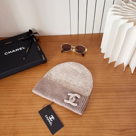 На официальном сайте Chanel появилась 