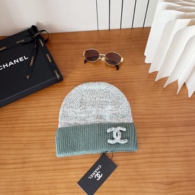 На официальном сайте Chanel появилась