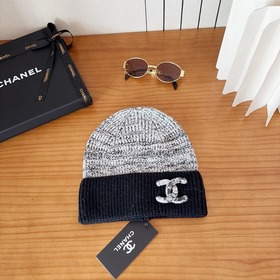 На официальном сайте Chanel появилась