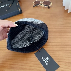 На официальном сайте Chanel появилась 