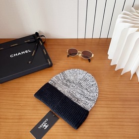 На официальном сайте Chanel появилась 