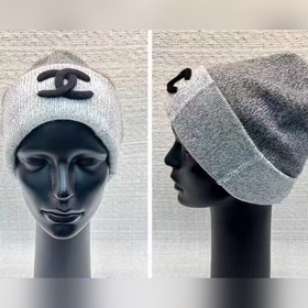 CHANEL： популярная вязаная шапка с офи