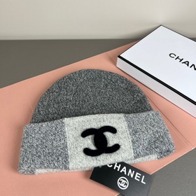 CHANEL： популярная вязаная шапка с офи