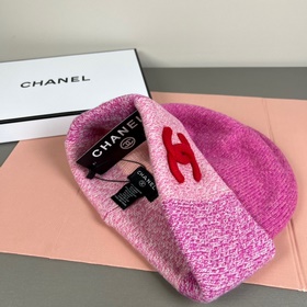 CHANEL： популярная вязаная шапка с офи