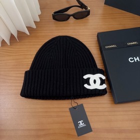 На официальном сайте Chanel появилась