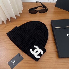 На официальном сайте Chanel появилась 