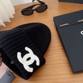На официальном сайте Chanel появилась 