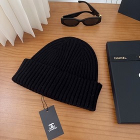На официальном сайте Chanel появилась 