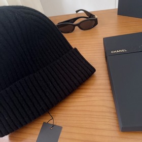 На официальном сайте Chanel появилась 