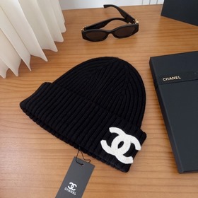 На официальном сайте Chanel появилась 