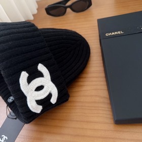 На официальном сайте Chanel появилась 