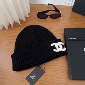 На официальном сайте Chanel появилась 