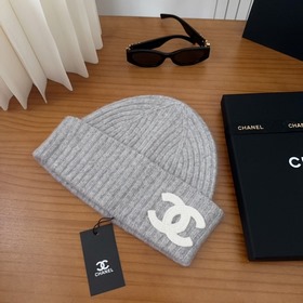 На официальном сайте Chanel появилась