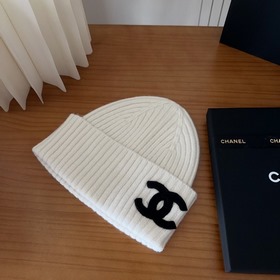 На официальном сайте Chanel появилась 