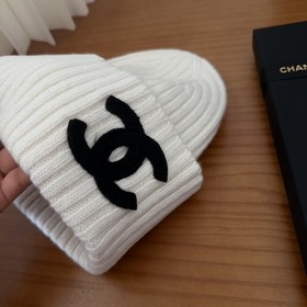 На официальном сайте Chanel появилась 