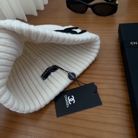 На официальном сайте Chanel появилась 