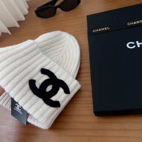 На официальном сайте Chanel появилась 