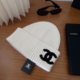 На официальном сайте Chanel появилась 
