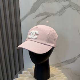Новая бейсболка Chanel с объемным выши