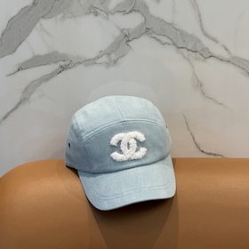 Новая бейсболка Chanel с объемным выши