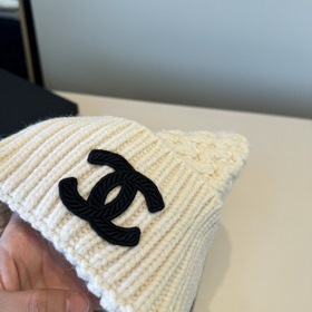 Официальная новинка от CHANEL — вязана