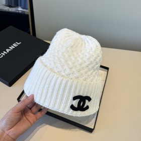 Официальная новинка от CHANEL — вязана