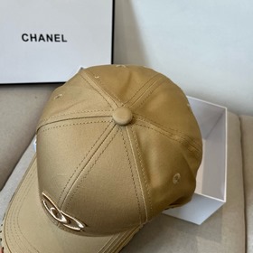 Новая бейсболка от Chanel： классически
