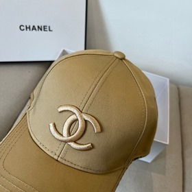 Новая бейсболка от Chanel： классически