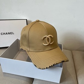 Новая бейсболка от Chanel： классически