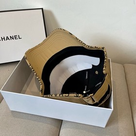 Новая бейсболка от Chanel： классически